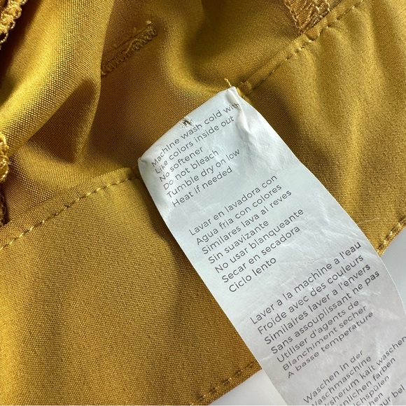 Fabletics Mens Small The Only Short Combat Gold 7.5” Inseam Performance Shorts - Picture 8 of 14